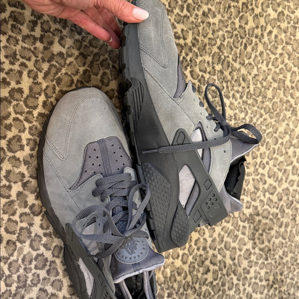 Nike Air Huarache Men's size 13 grey & Black Nike Sneakers. LOOK! - Picture 10 of 13